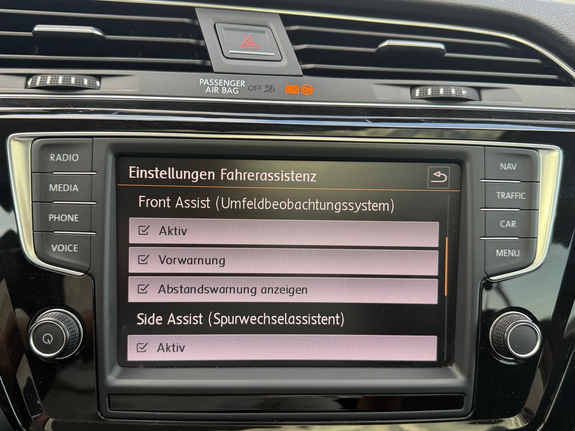 VW Touran 2.0 TDI BlueMotion Technology Highline-image-21