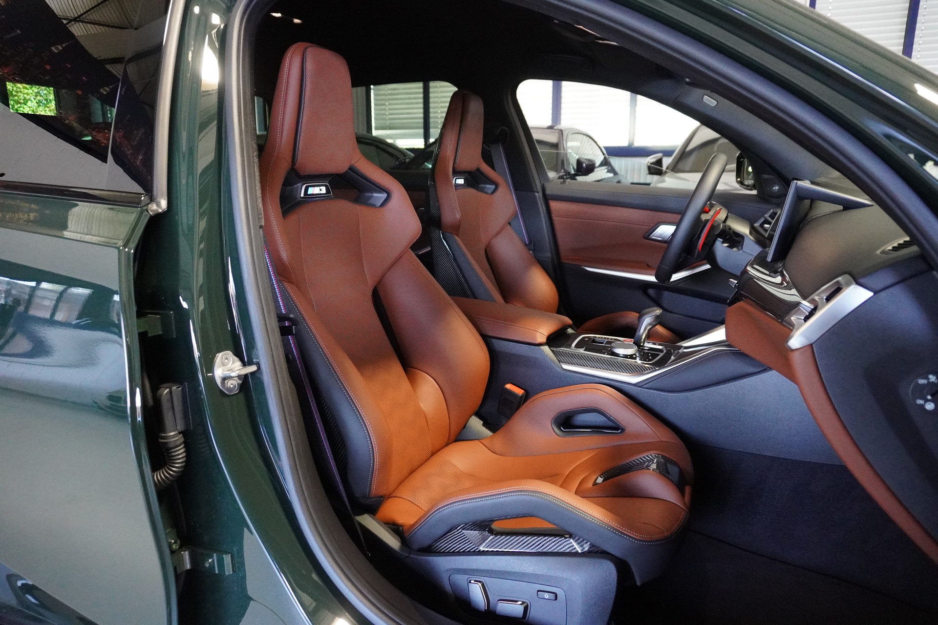 BMW M3 Touring xDrive Competition M // TARTUFO M CARBON SCHALENSITZE // BREWSTER GREEN // AKRAPOVIC //-image-10
