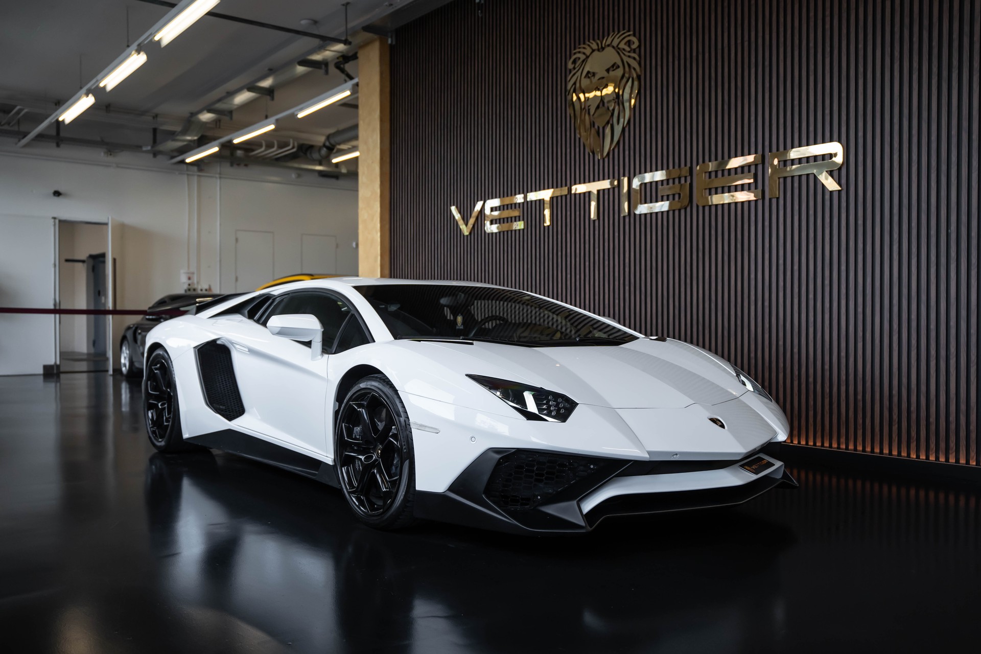 LAMBORGHINI Aventador LP700-4 Coupé E-Gear-showroom-element-1
