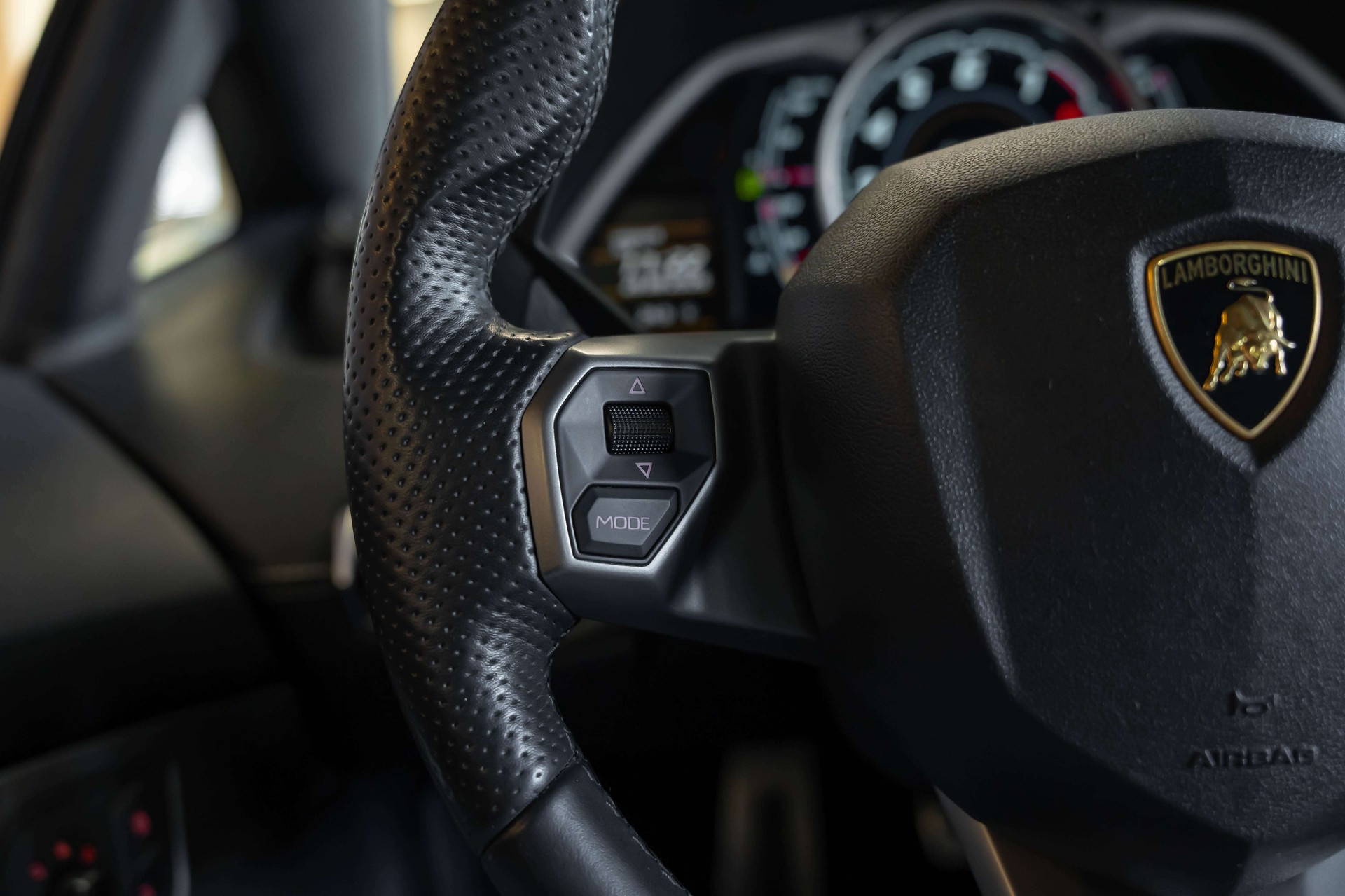 LAMBORGHINI Aventador LP700-4 Coupé E-Gear-image-25