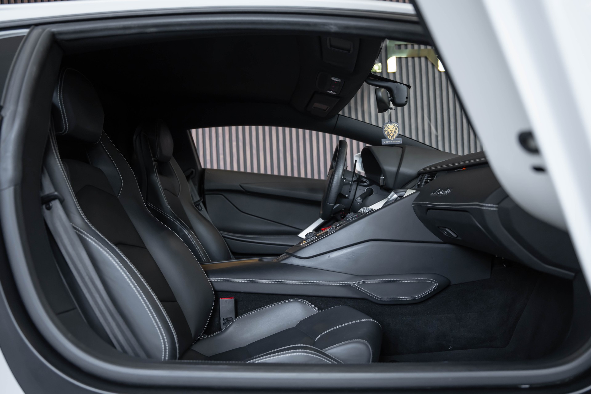 LAMBORGHINI Aventador LP700-4 Coupé E-Gear-image-15
