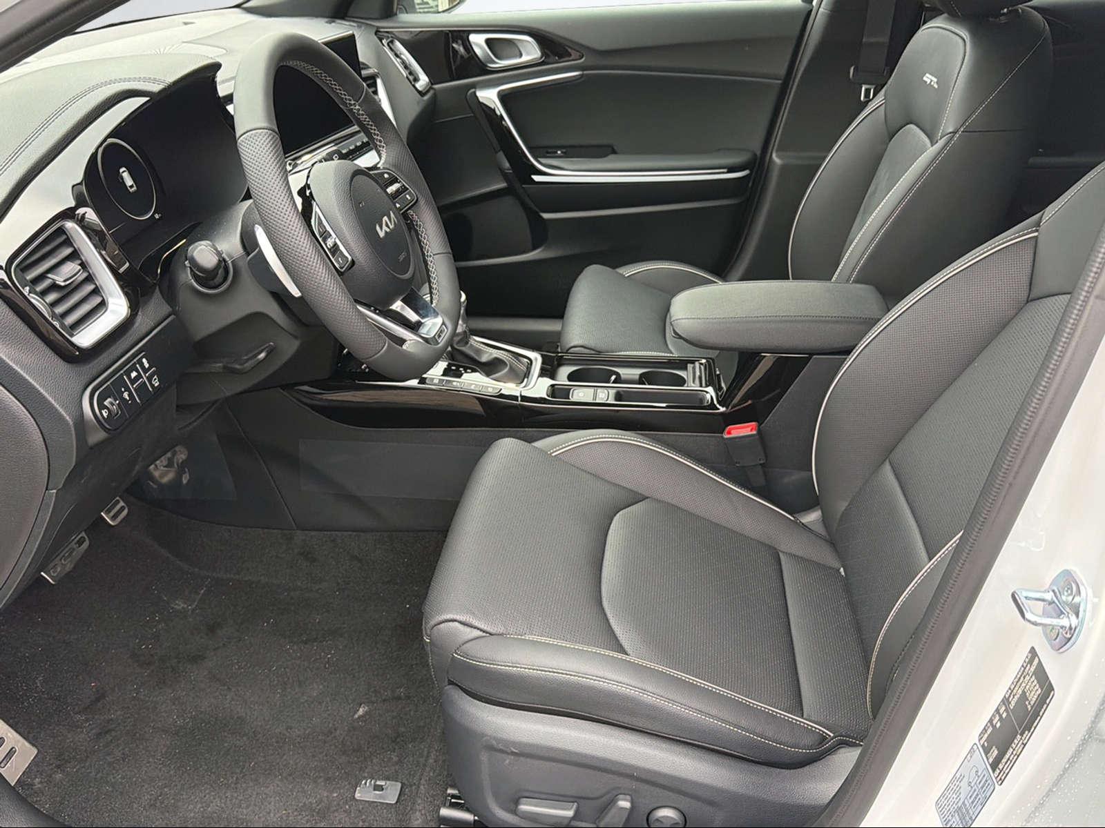 KIA Ceed SW 1.5 T-GDi MHEV GT-Line-showroom-element-3