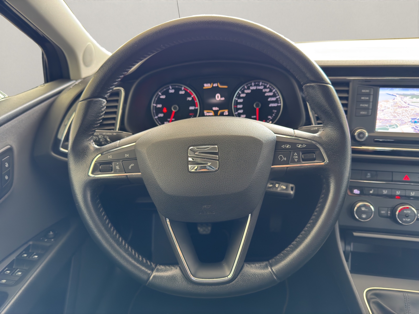 SEAT Leon 1.2 TSI 105 Style-image-13