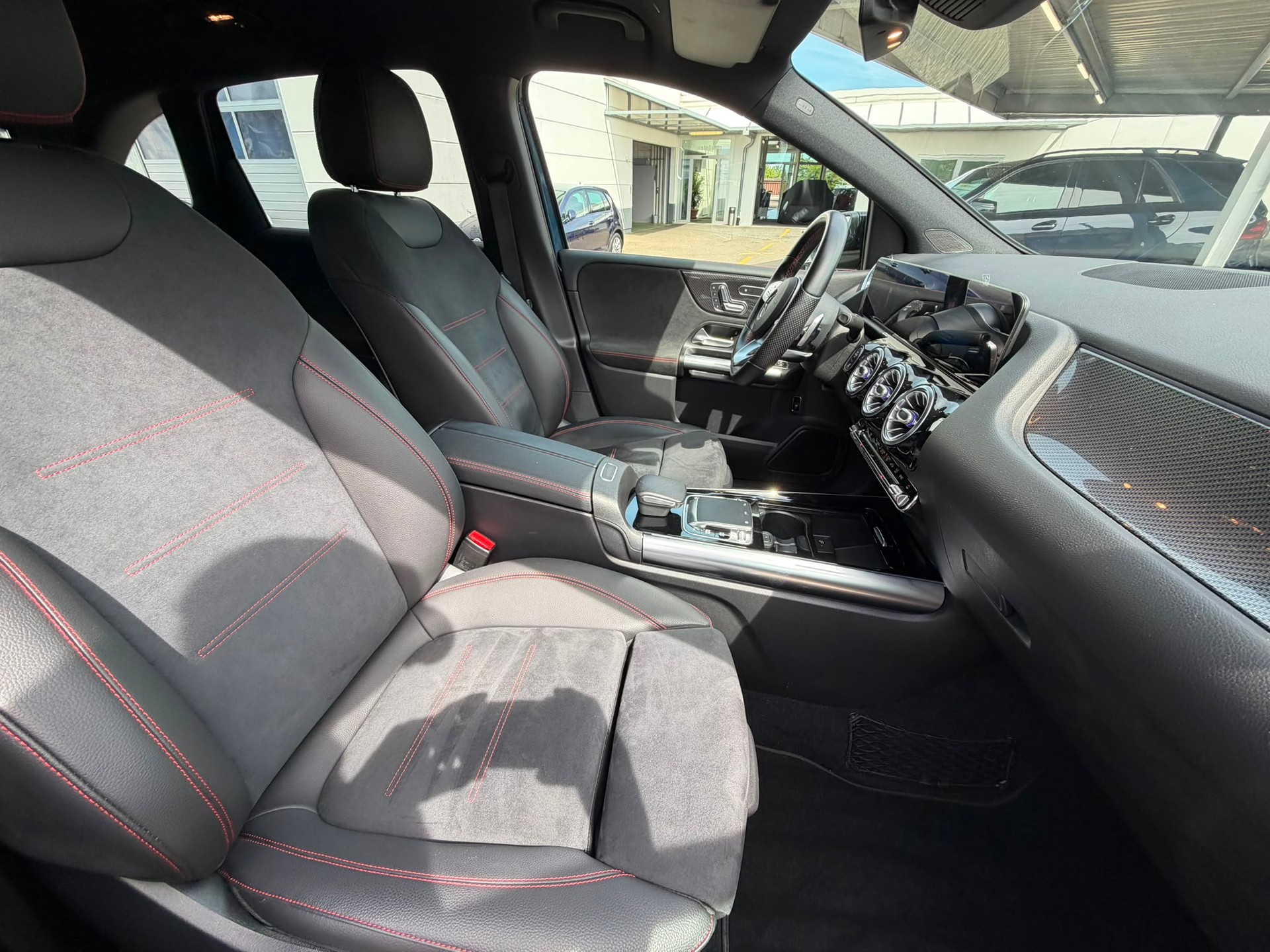 MERCEDES-BENZ B 220 4Matic AMG Line 7G-DCT-image-12