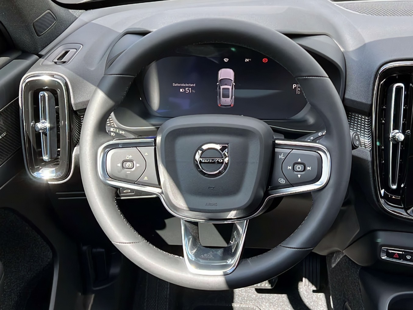 VOLVO EX40 Twin Black Edition AWD-image-10