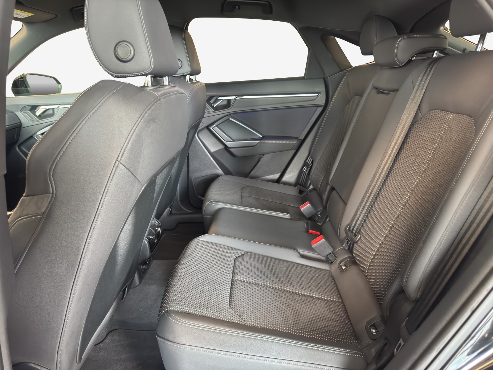 AUDI Q3 Sportback 35 TDI S line Attraction quattro S-tronic-image-11