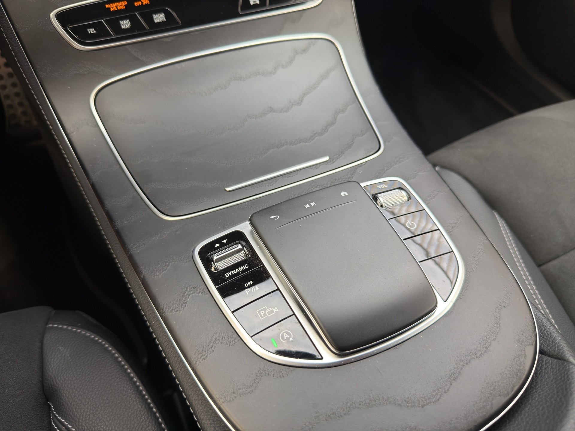 MERCEDES-BENZ E 220 d AMG Line 4matic-image-14