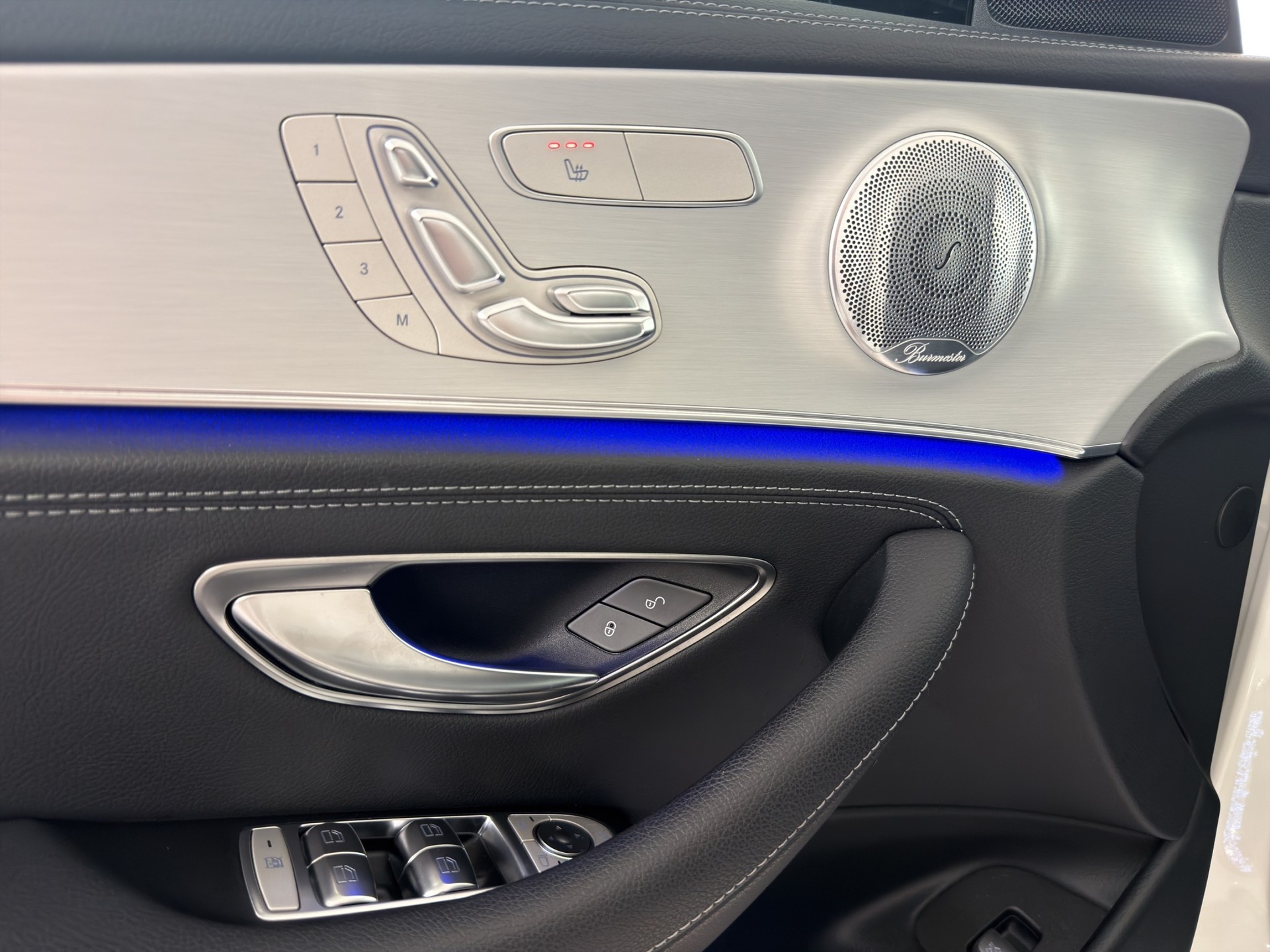 MERCEDES-BENZ E 220 d AMG Line 4matic-image-12