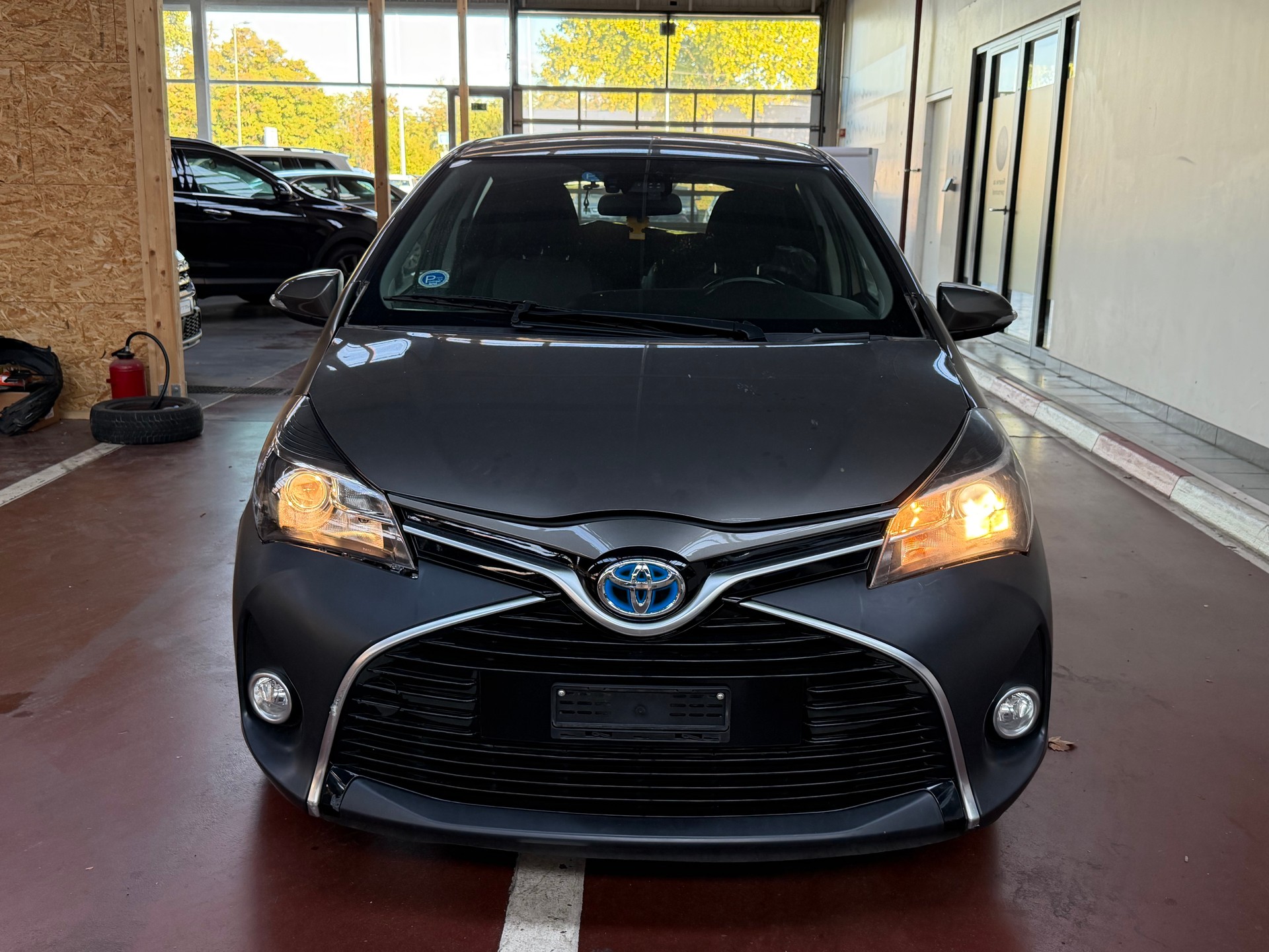TOYOTA Yaris 1.5 VVT-i Hybrid Trend e-CVT-showroom-element-2