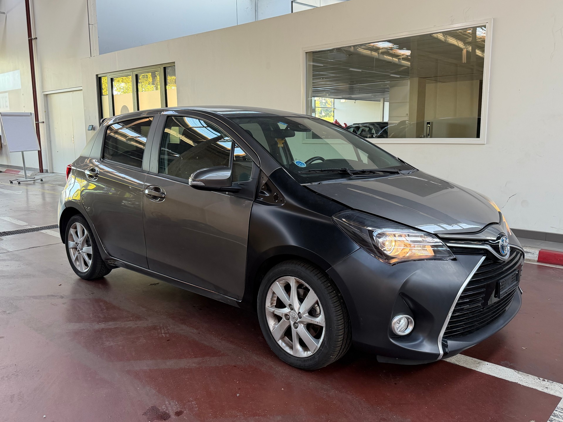 TOYOTA Yaris 1.5 VVT-i Hybrid Trend e-CVT-showroom-element-1