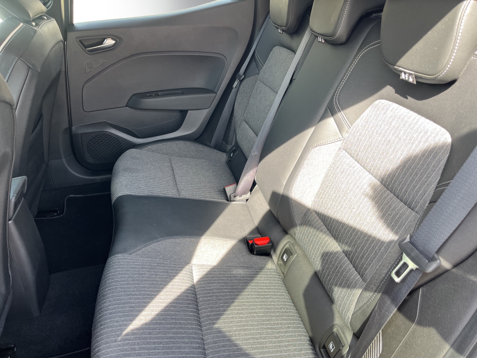 MITSUBISHI COLT 1.6 HEV Intense-image-10