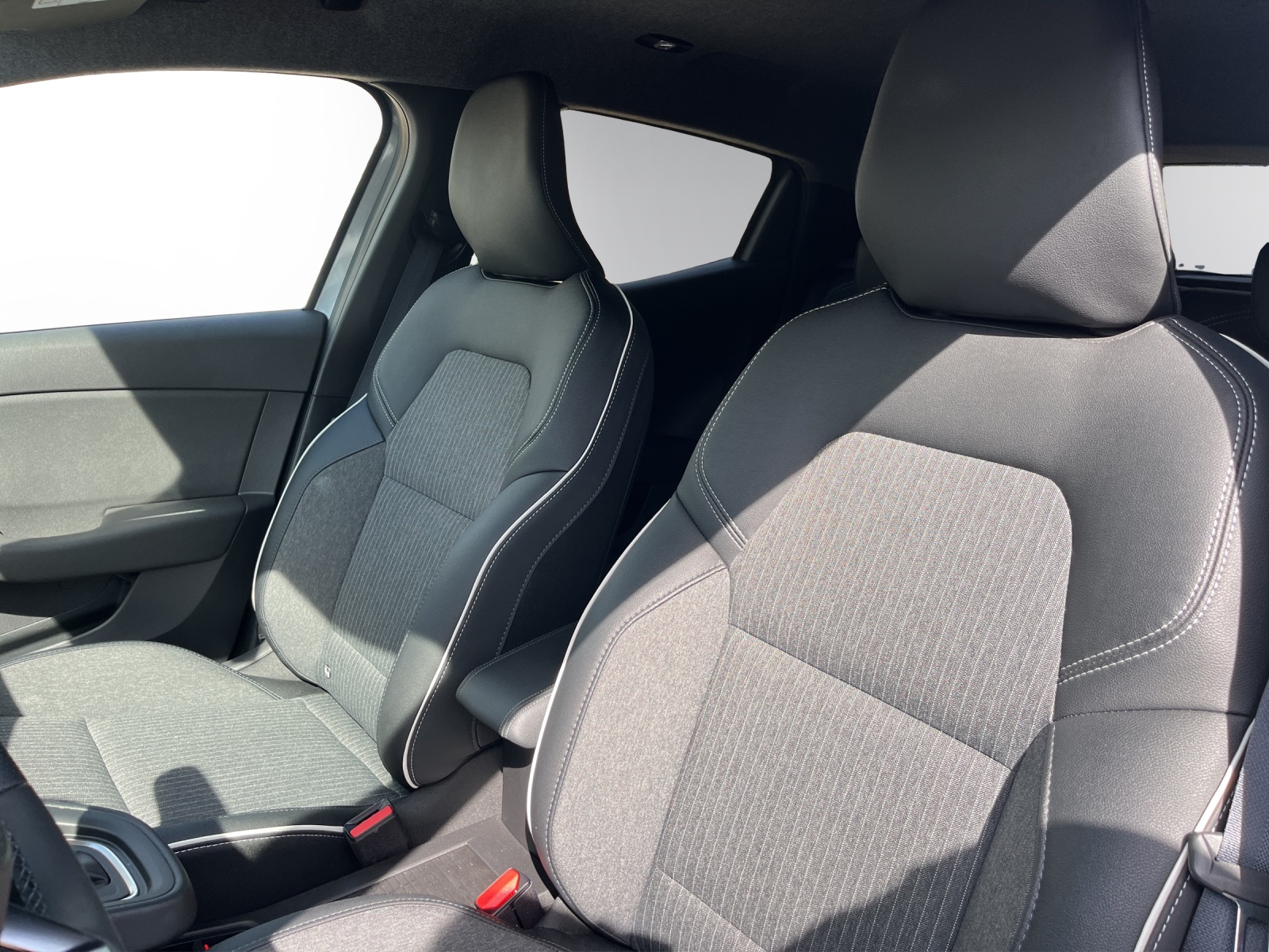 MITSUBISHI COLT 1.6 HEV Intense-image-9
