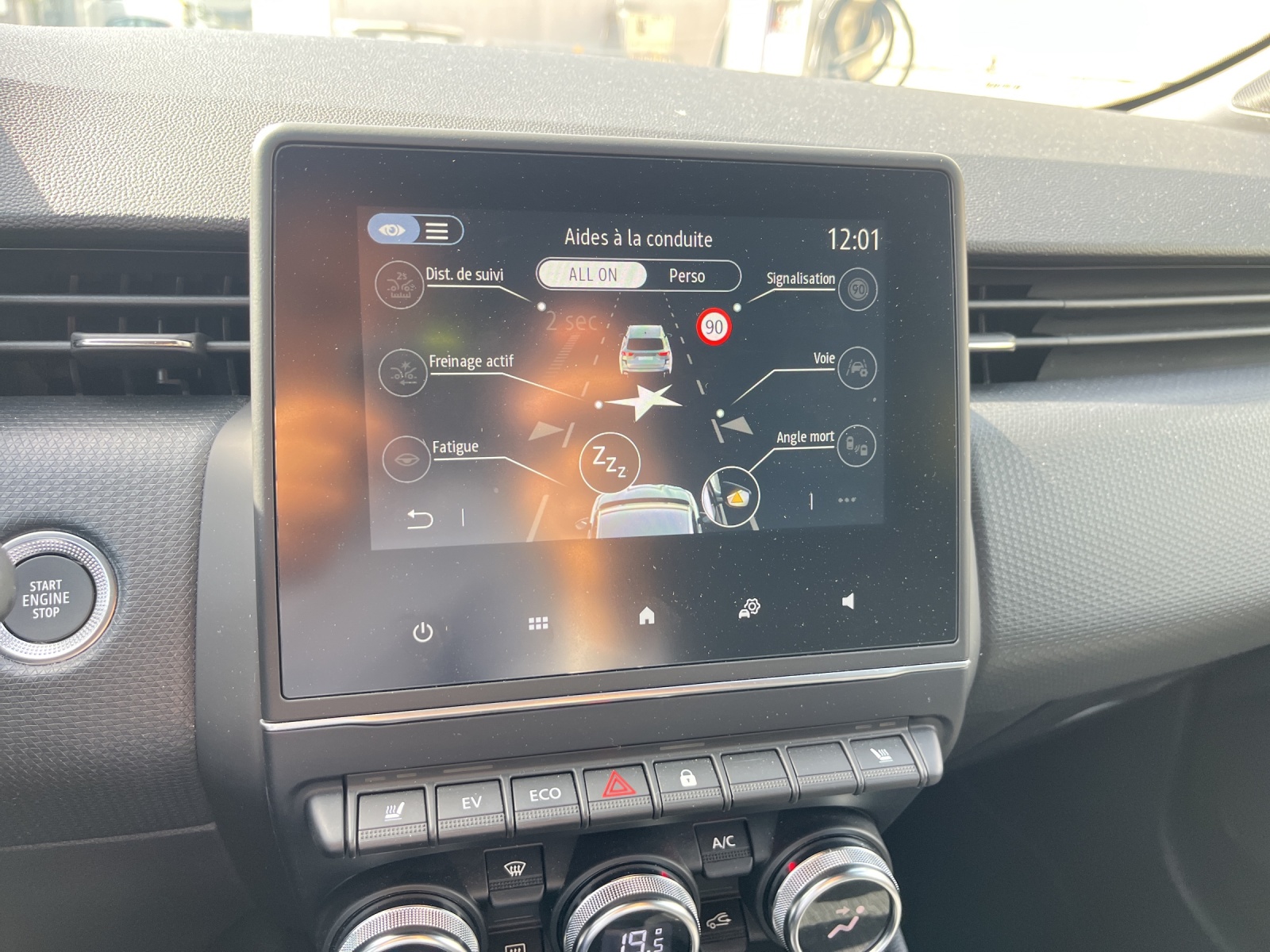 MITSUBISHI COLT 1.6 HEV Intense-image-16