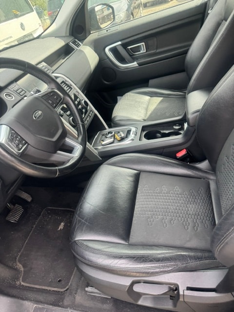 LAND ROVER Discovery Sport 2.0 TD4 SE AT9-image-3