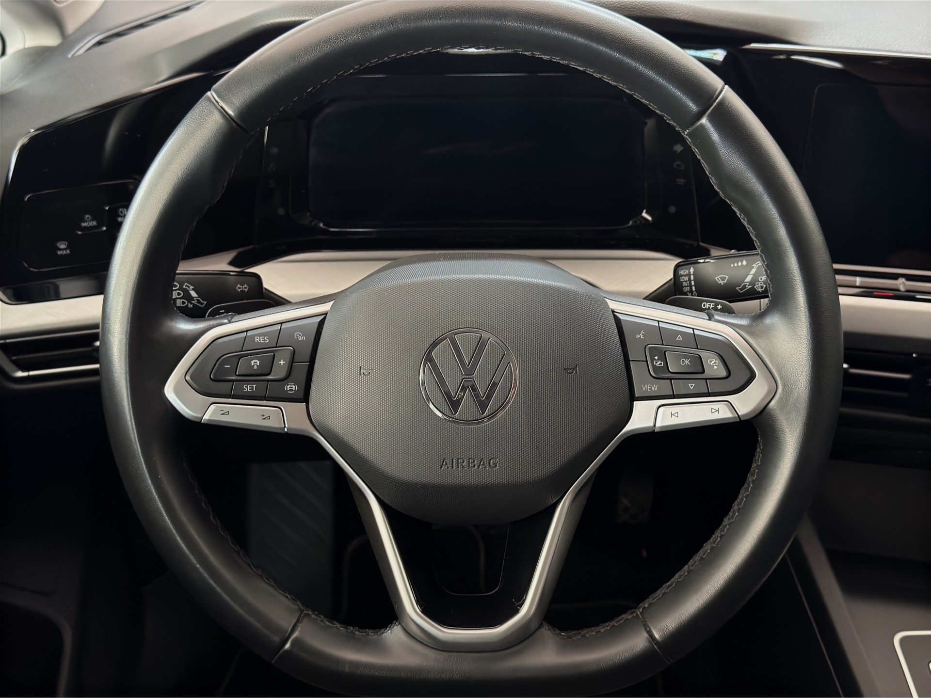 VW Golf 2.0 TDI Life Business DSG "Black Style-Navi-RF.-Kamera"-image-11