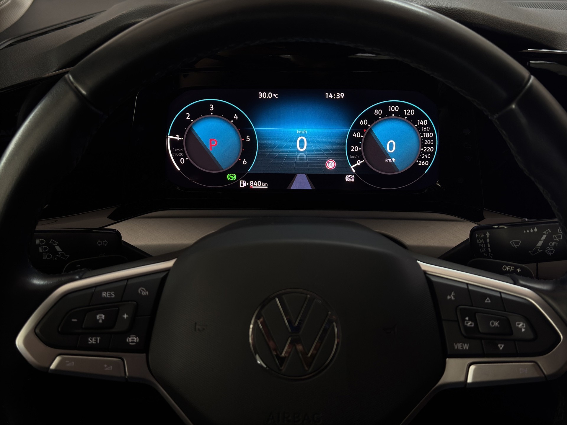 VW Golf 2.0 TDI Life Business DSG "Black Style-Navi-RF.-Kamera"-image-12