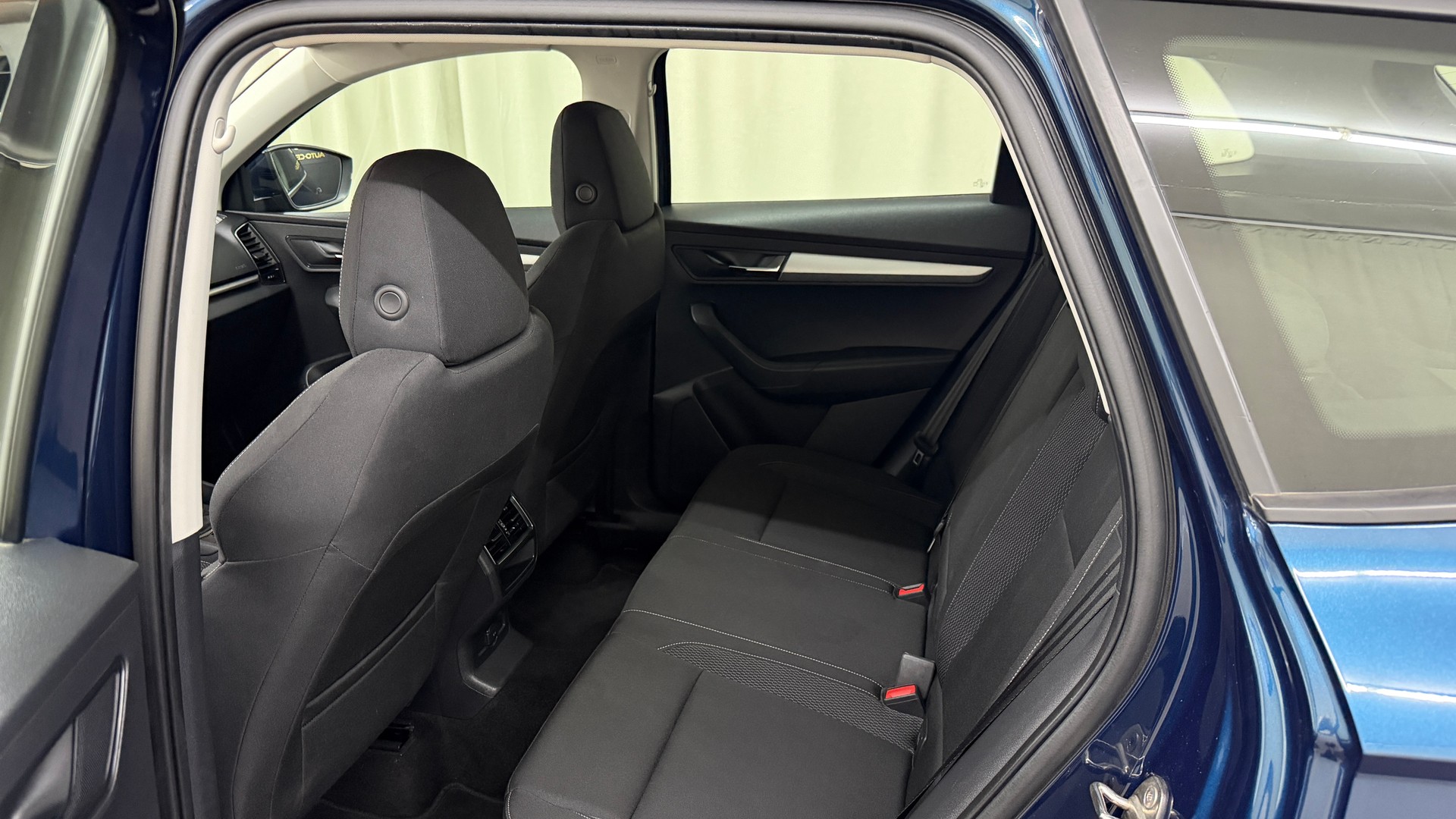 SKODA Karoq 1.0 TSI Ambition-image-12