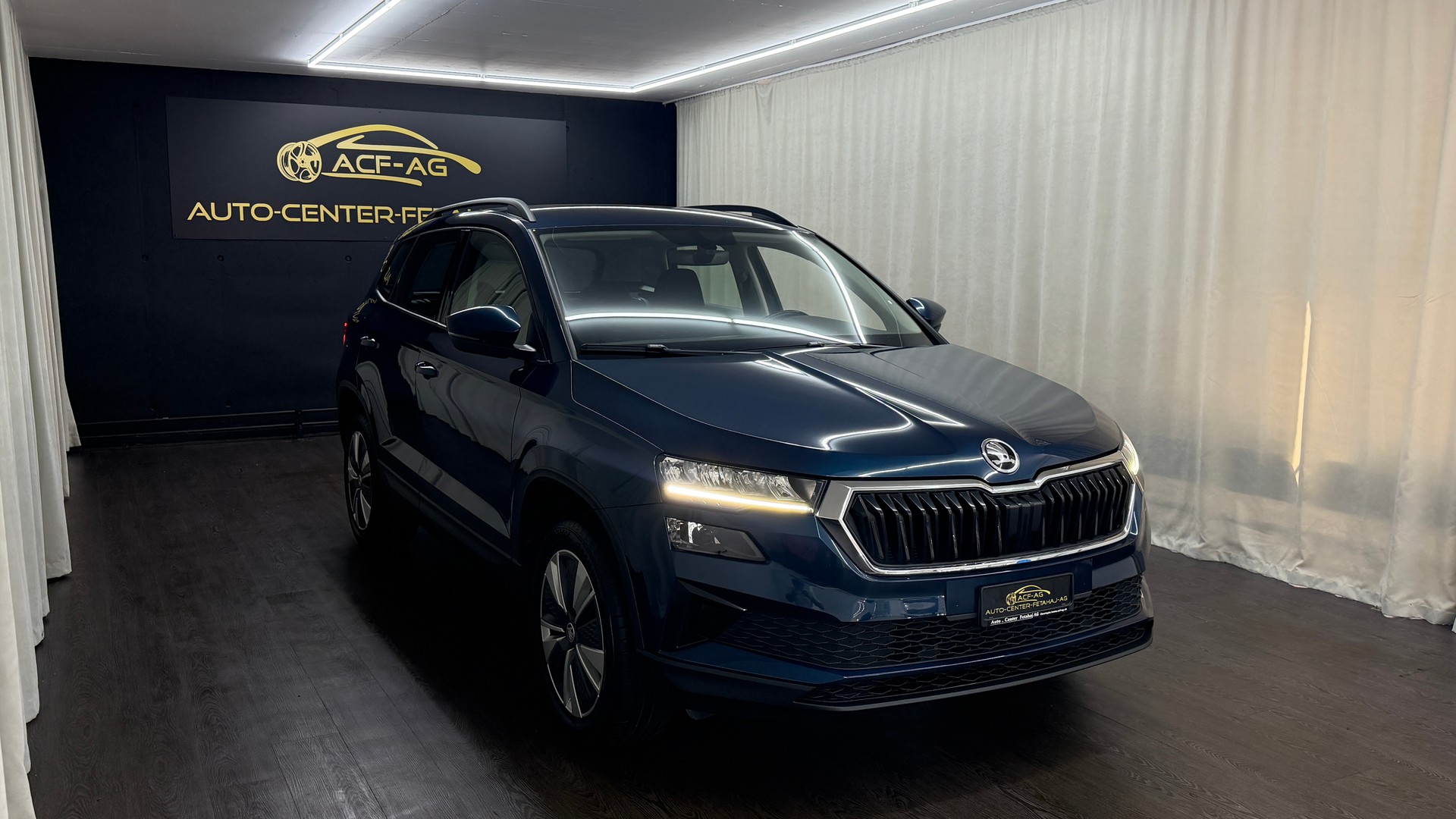 SKODA Karoq 1.0 TSI Ambition-showroom-element-2