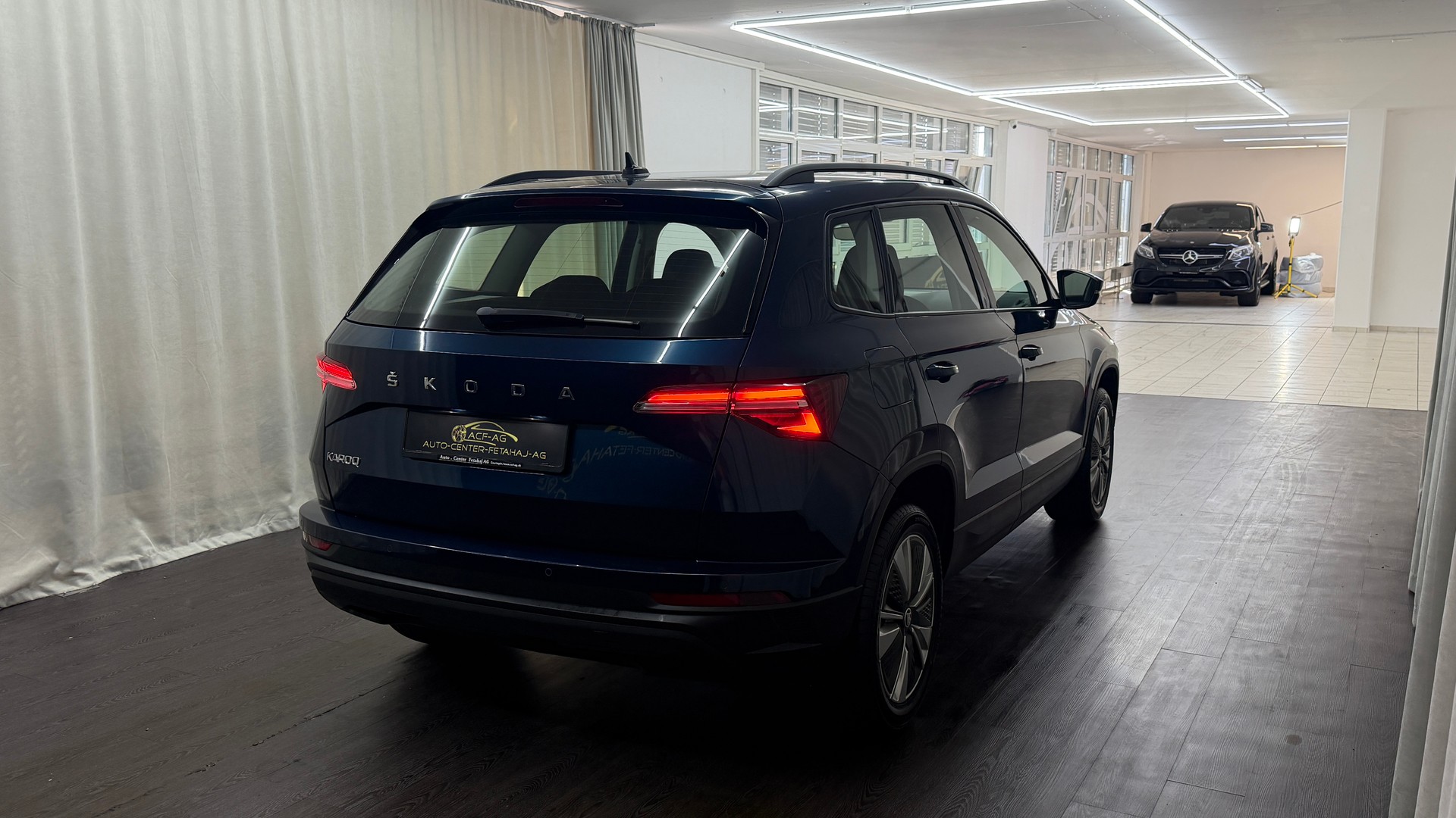 SKODA Karoq 1.0 TSI Ambition-showroom-element-3
