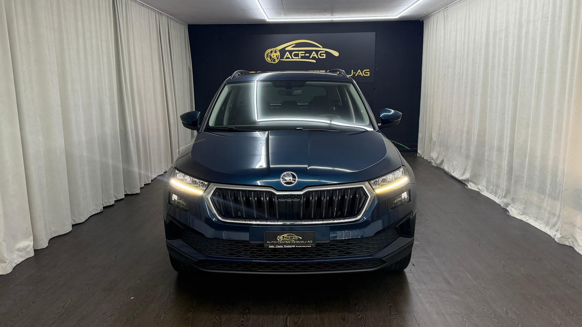 SKODA Karoq 1.0 TSI Ambition-showroom-element-1