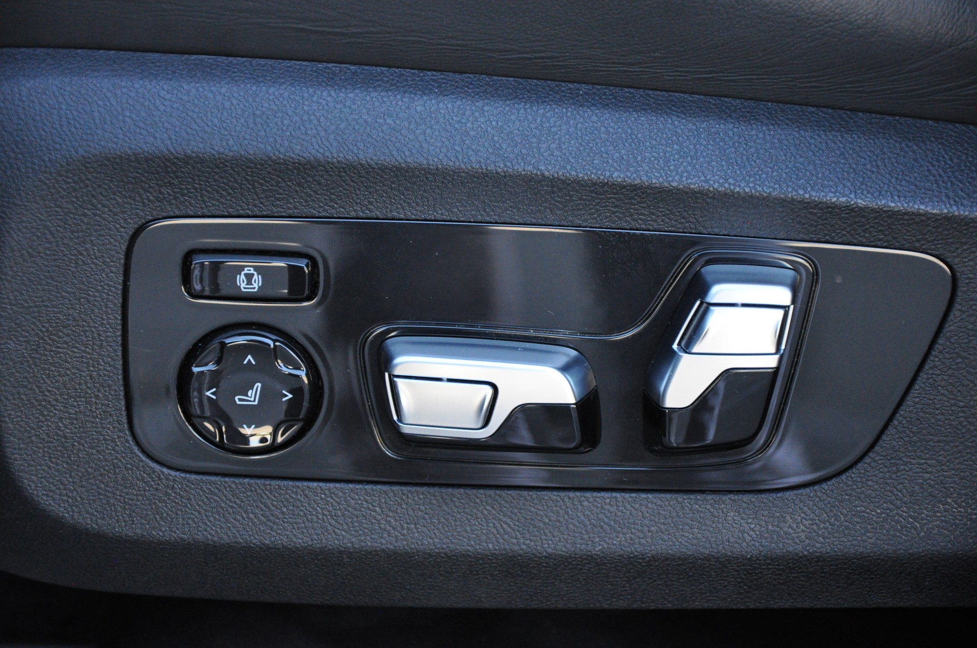 BMW X6 xDrive 48V 40d Steptronic M Sport-image-31