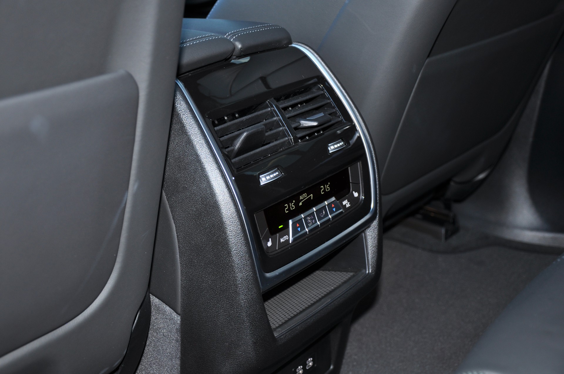 BMW X6 xDrive 48V 40d Steptronic M Sport-image-23