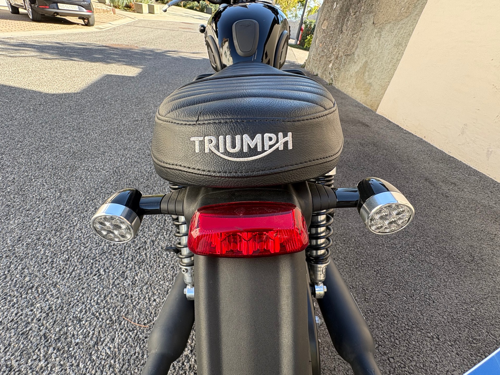 TRIUMPH T100-image-3