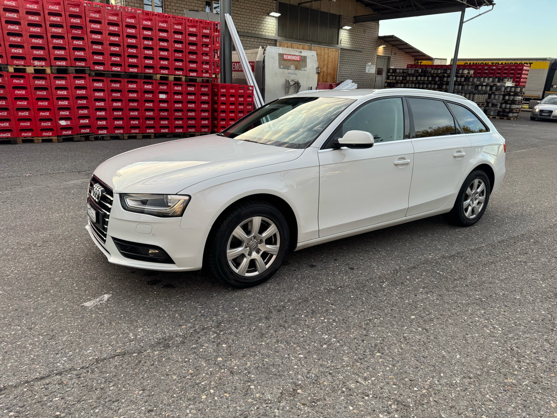 AUDI A4 Avant 2.0 TDI Attraction multitronic-showroom-element-1