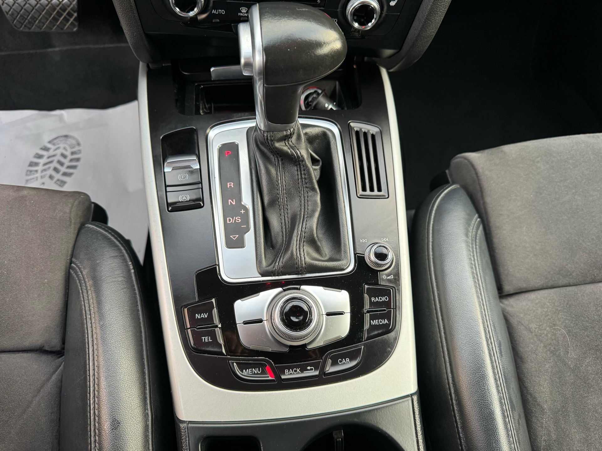 AUDI A4 Avant 2.0 TDI Attraction multitronic-image-20