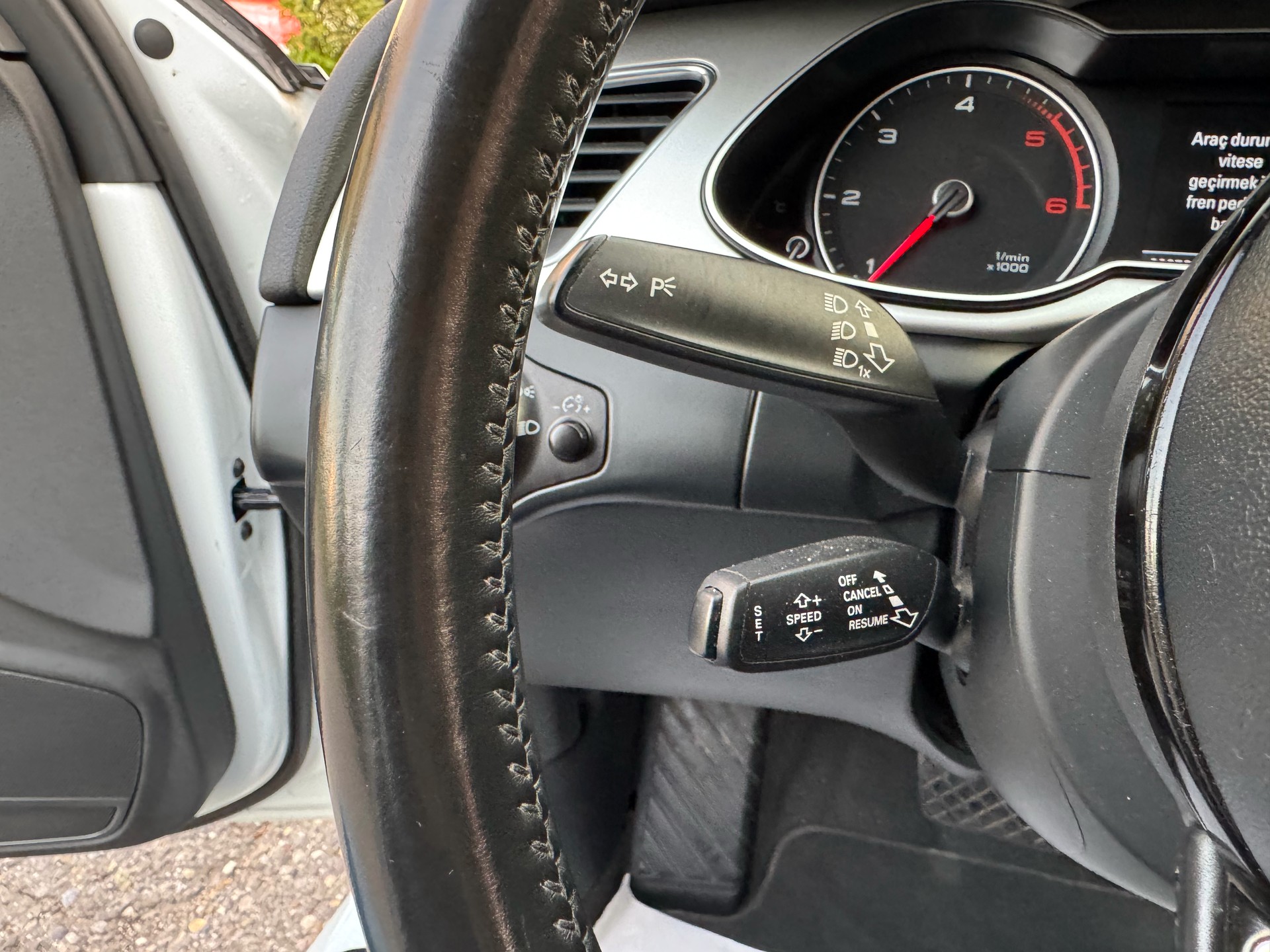 AUDI A4 Avant 2.0 TDI Attraction multitronic-image-19