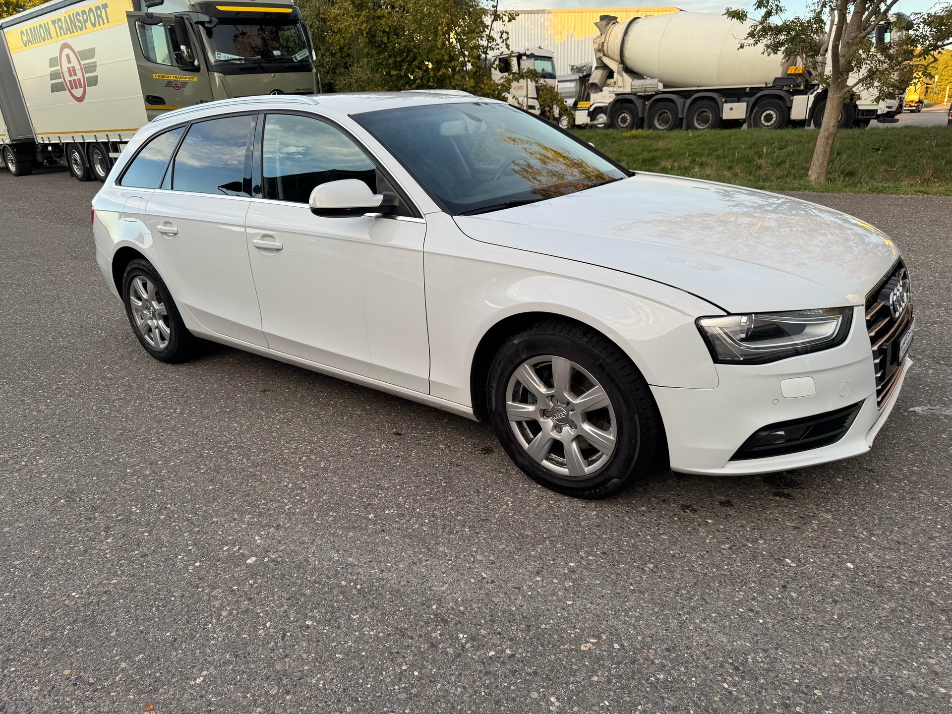 AUDI A4 Avant 2.0 TDI Attraction multitronic-showroom-element-2