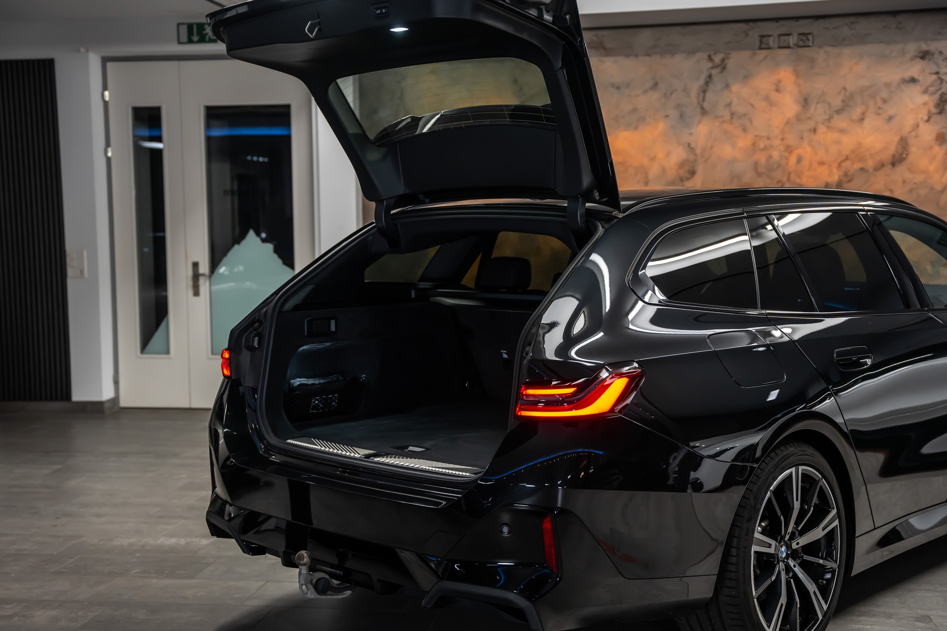 BMW 540d xDrive 48V Touring M Sport Pro Steptronic *Iconic Glow*Carbon*AHK*-image-9
