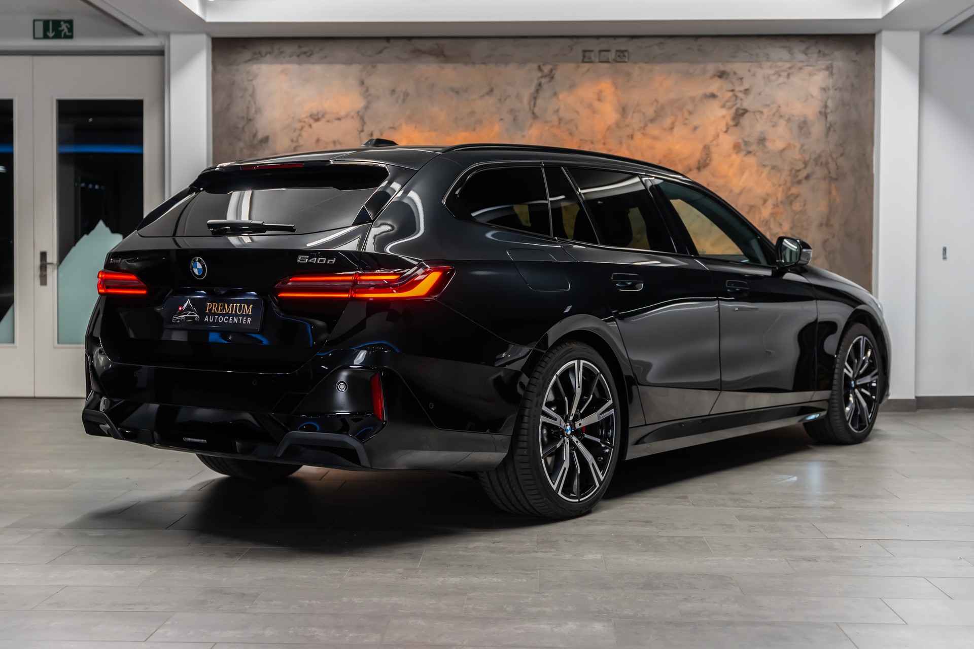 BMW 540d xDrive 48V Touring M Sport Pro Steptronic *Iconic Glow*Carbon*AHK*-image-6