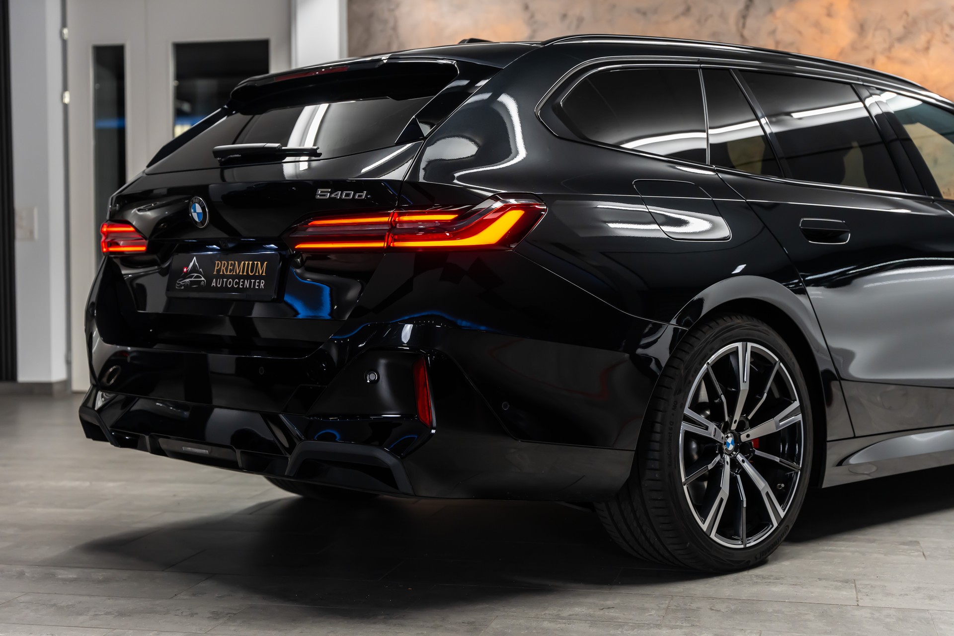 BMW 540d xDrive 48V Touring M Sport Pro Steptronic *Iconic Glow*Carbon*AHK*-image-7