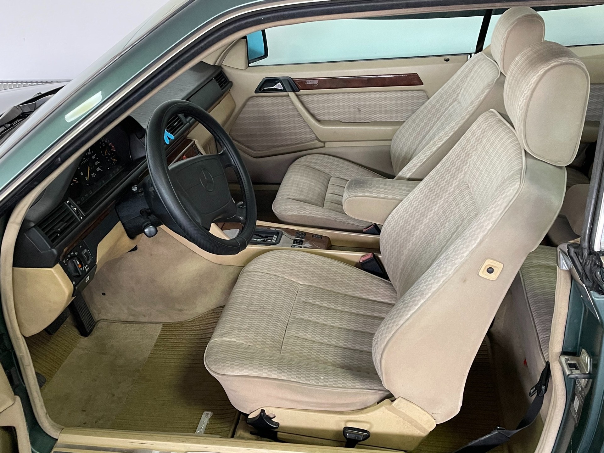 MERCEDES-BENZ 230 CE-showroom-element-3