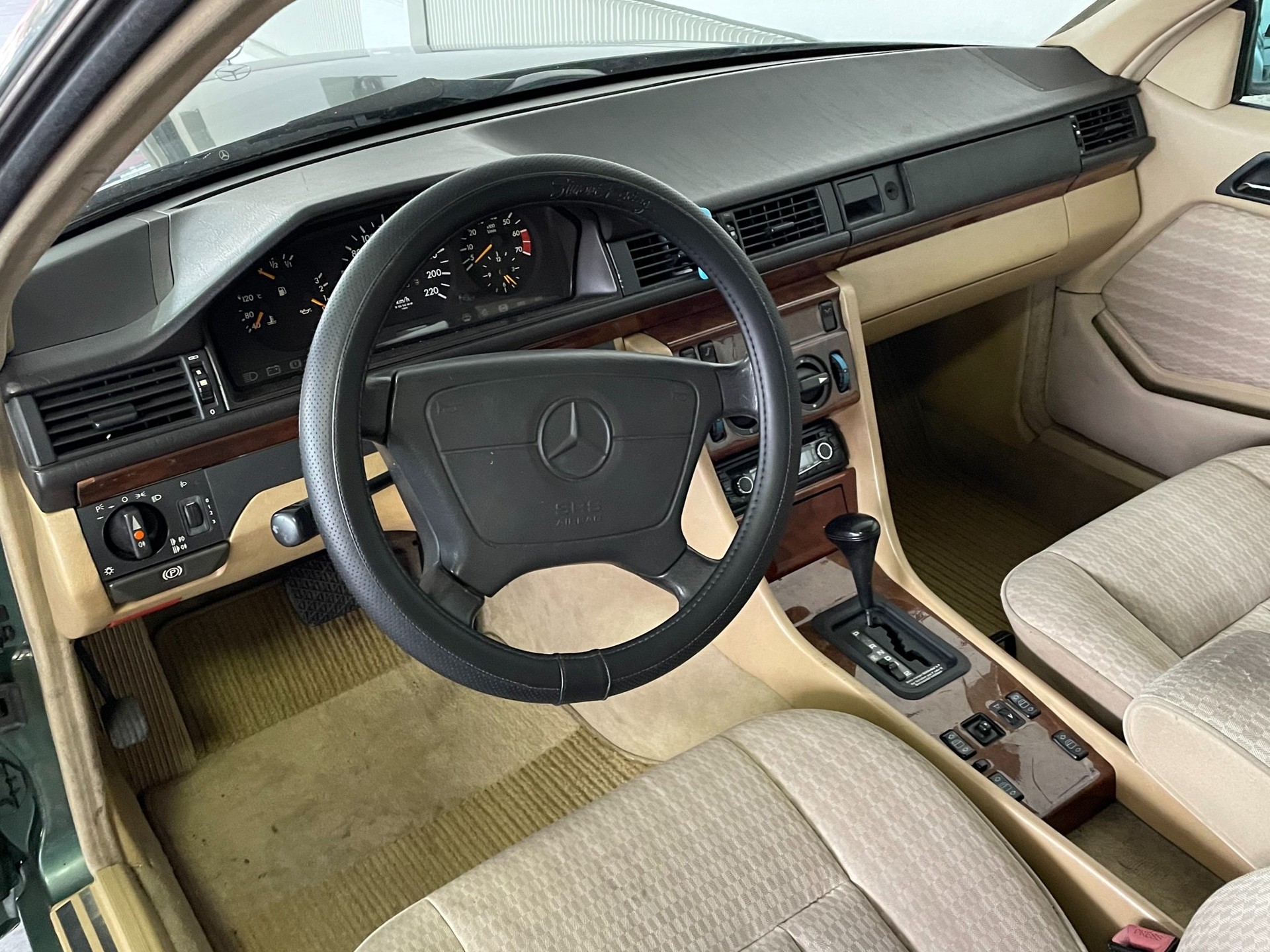 MERCEDES-BENZ 230 CE-image-5