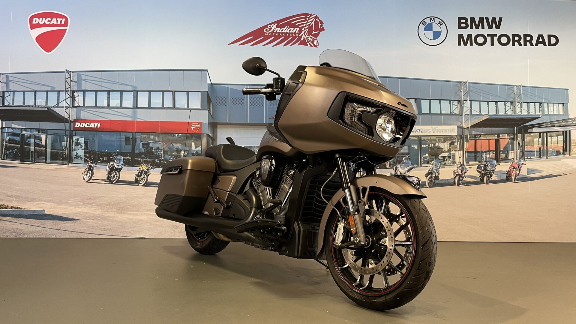 INDIAN Challenger Dark Horse 108