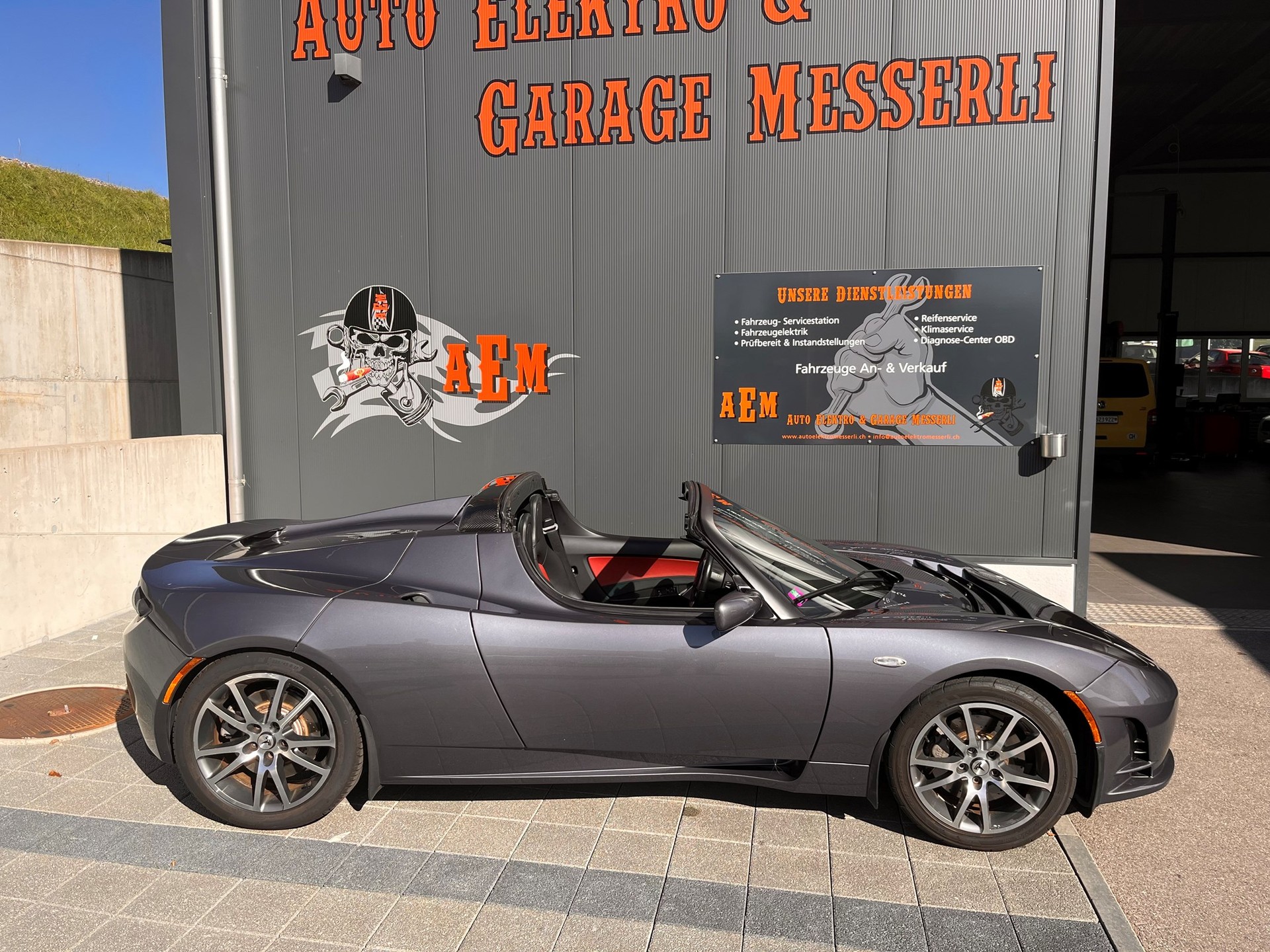 TESLA Roadster-image-3