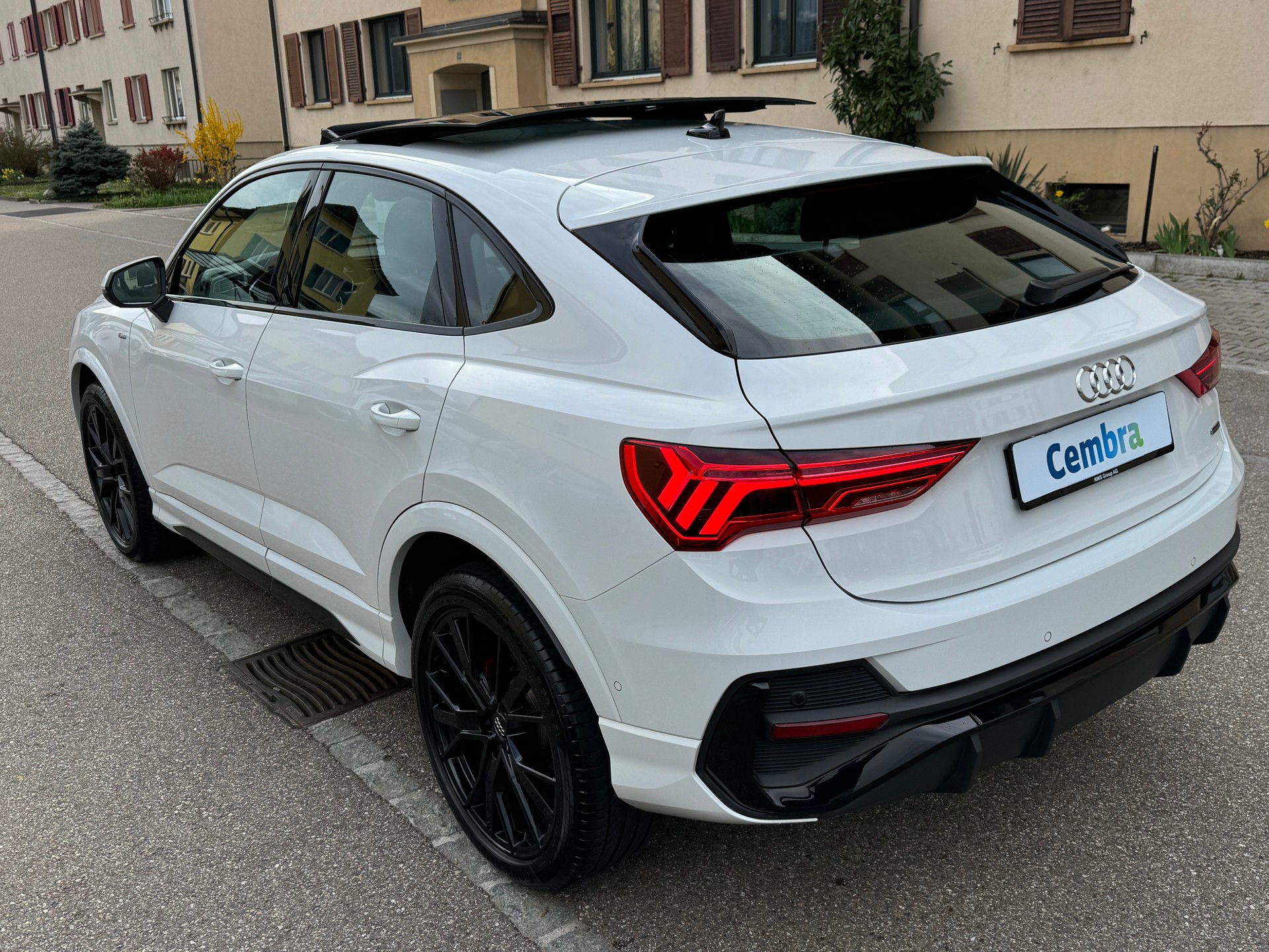 AUDI Q3 Sportback 45 TFSI S line quattro S-tronic-image-5