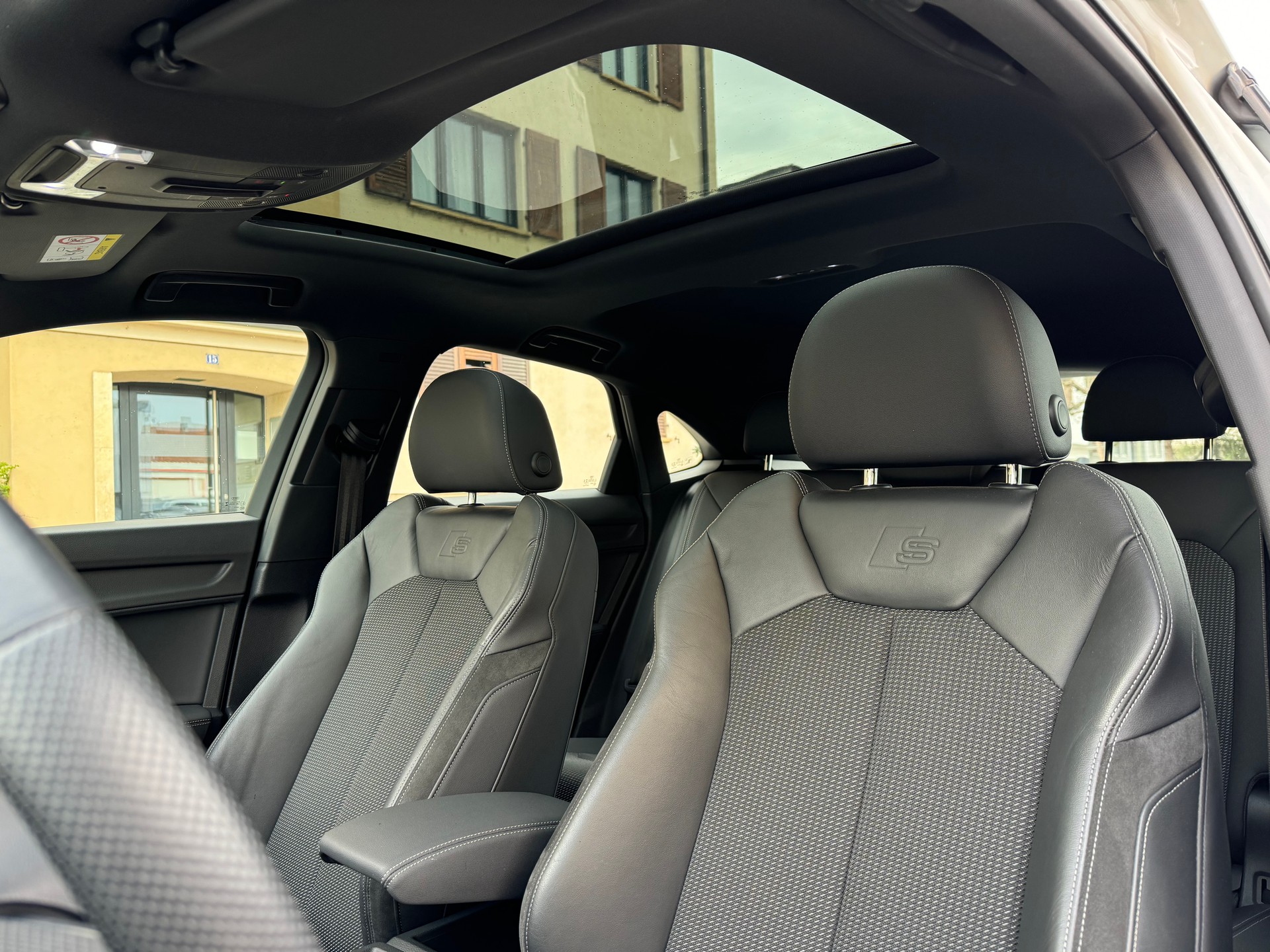 AUDI Q3 Sportback 45 TFSI S line quattro S-tronic-image-11