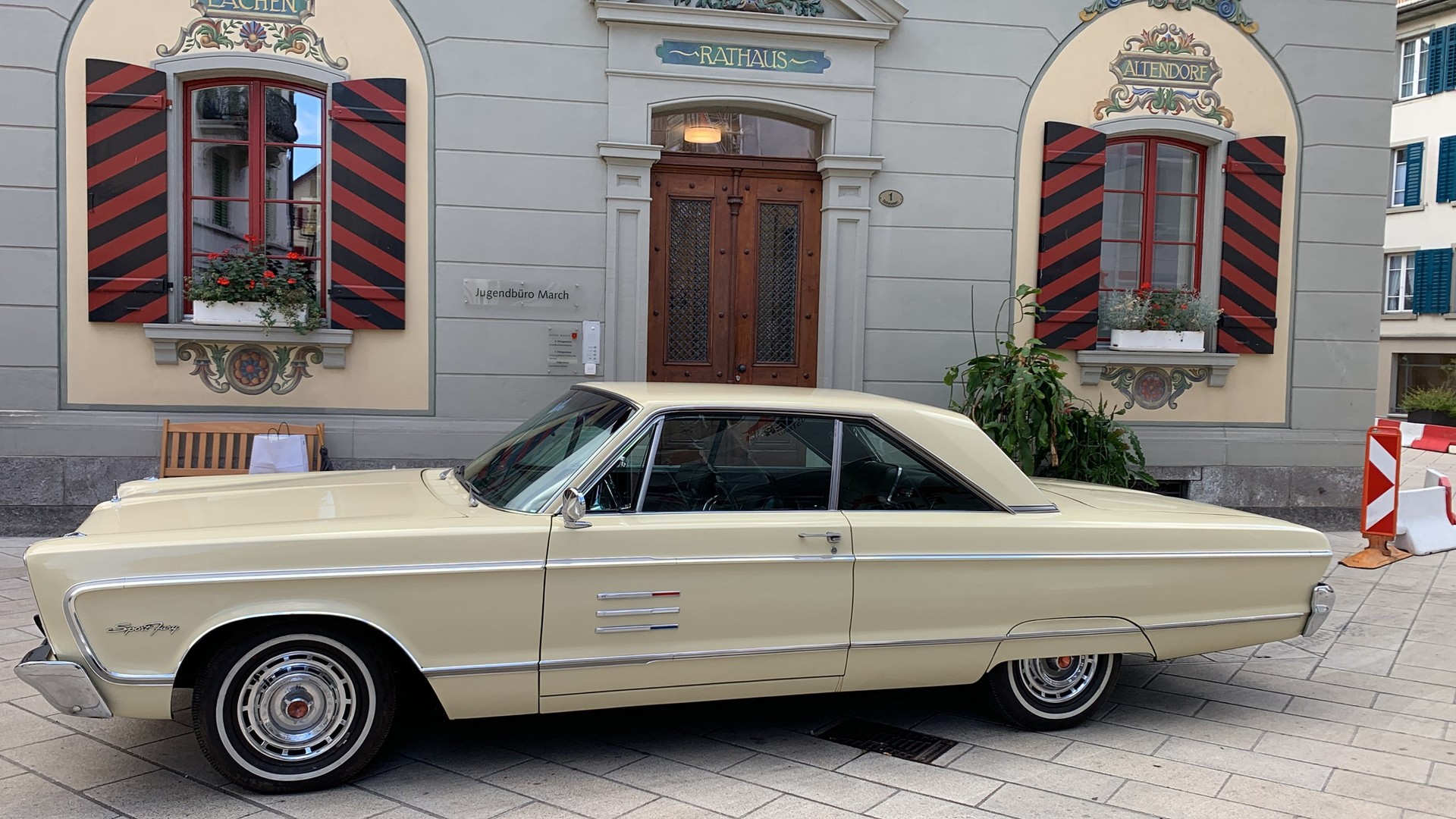 PLYMOUTH Sport Fury