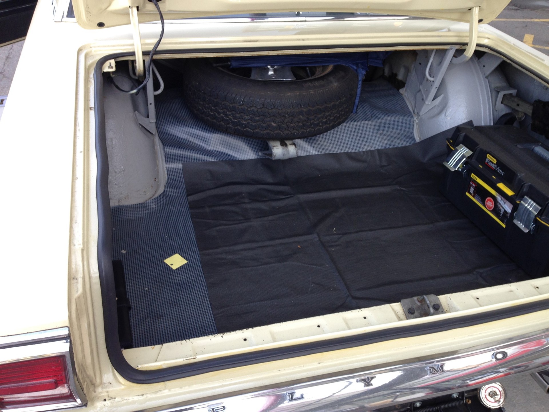 PLYMOUTH Sport Fury-image-9