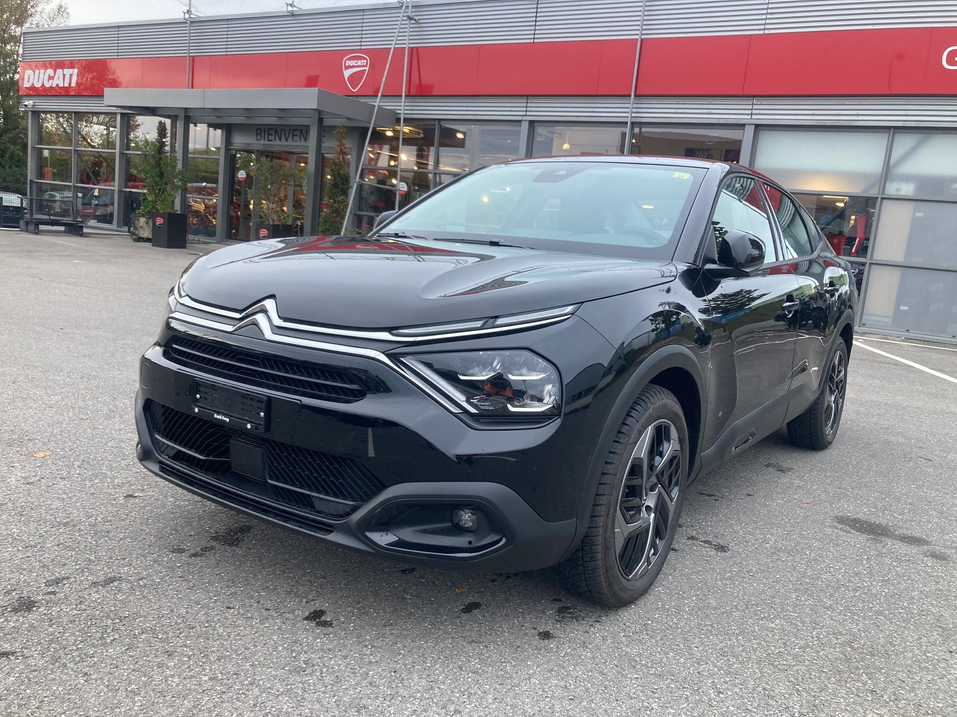 CITROEN C4 1.2 Pure Tech Swiss Edition EAT8-image-2