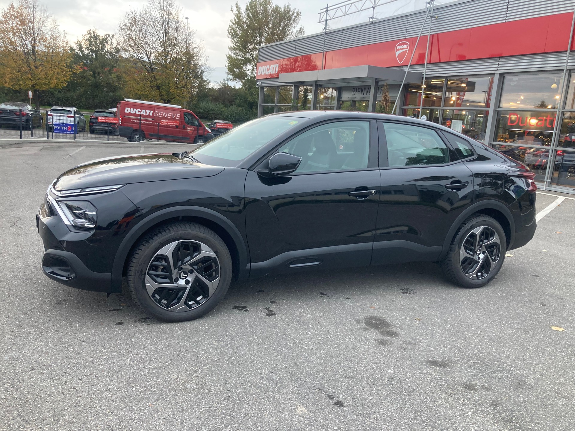 CITROEN C4 1.2 Pure Tech Swiss Edition EAT8-image-3
