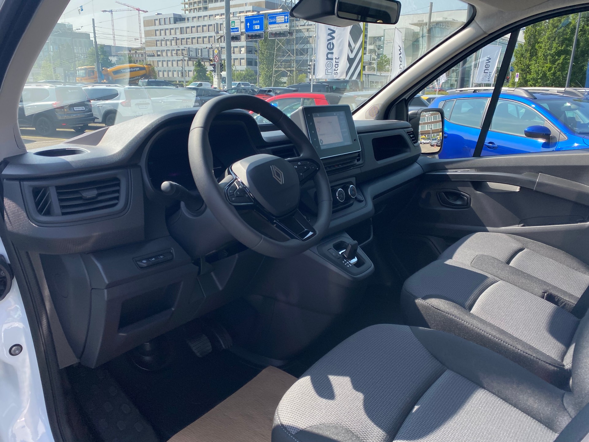 RENAULT Trafic 2.0 Blue dCi 150 Advance L2H1 Automat 9-Gang EN-image-10