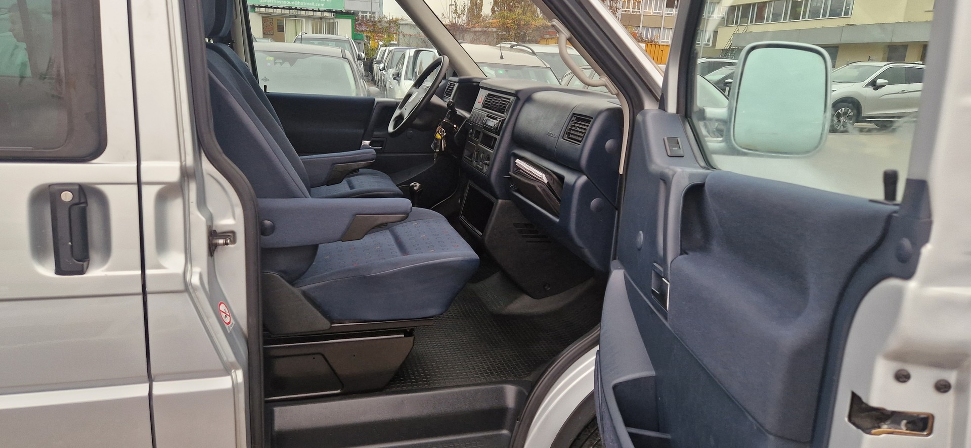 VW T4 Caravelle 2.5TDI ABS-image-6
