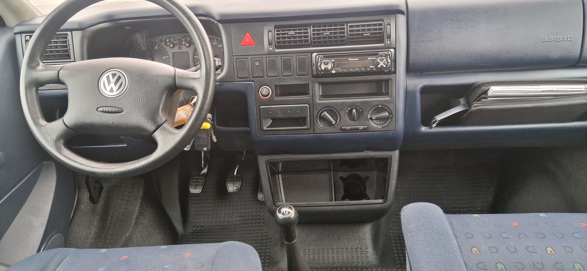 VW T4 Caravelle 2.5TDI ABS-image-9