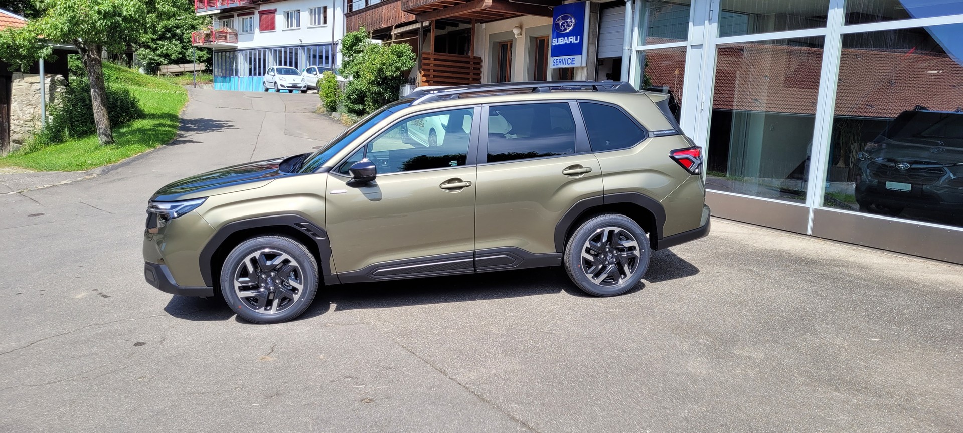 SUBARU Forester 2.0i e-Boxer Swiss Plus Lineartronic-image-2