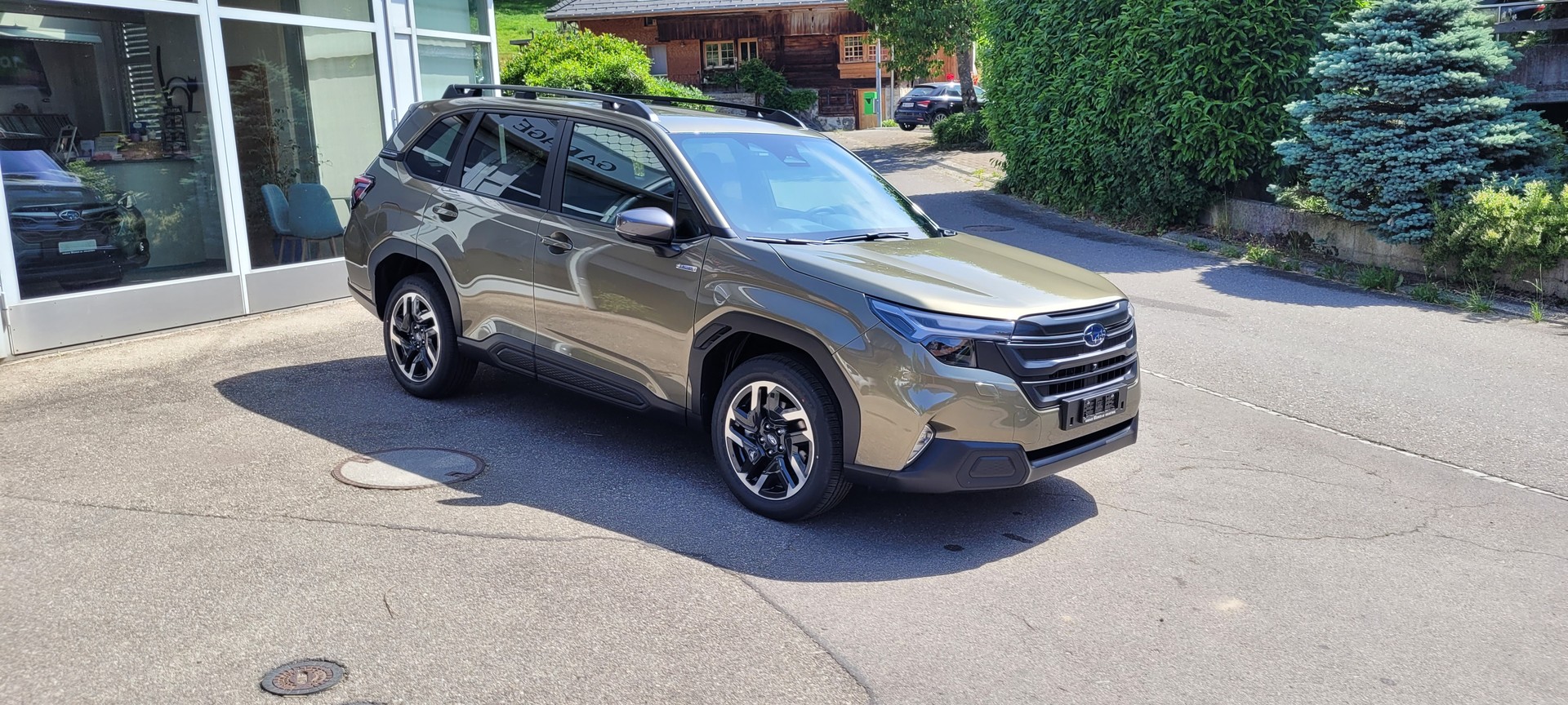 SUBARU Forester 2.0i e-Boxer Swiss Plus Lineartronic-image-5