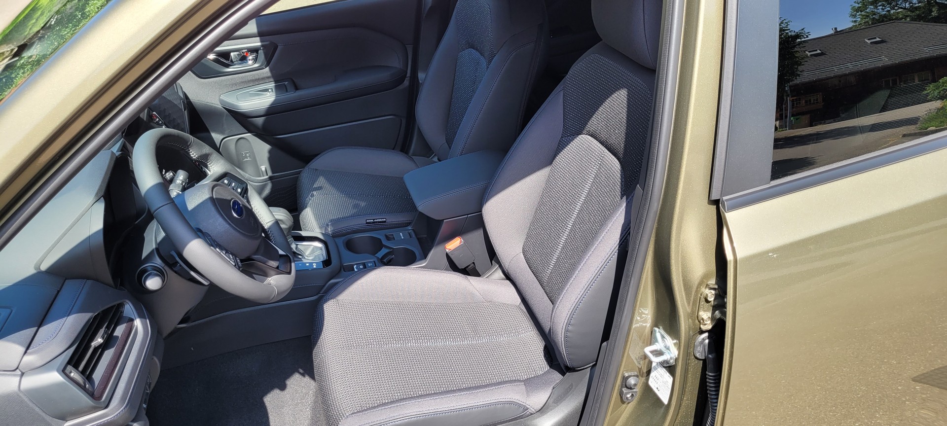 SUBARU Forester 2.0i e-Boxer Swiss Plus Lineartronic-image-7